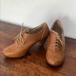 Classic Tan Women's Oxford Heels